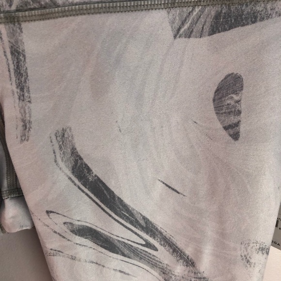 Alo yoga NWT aire brush capri - Picture 4 of 5